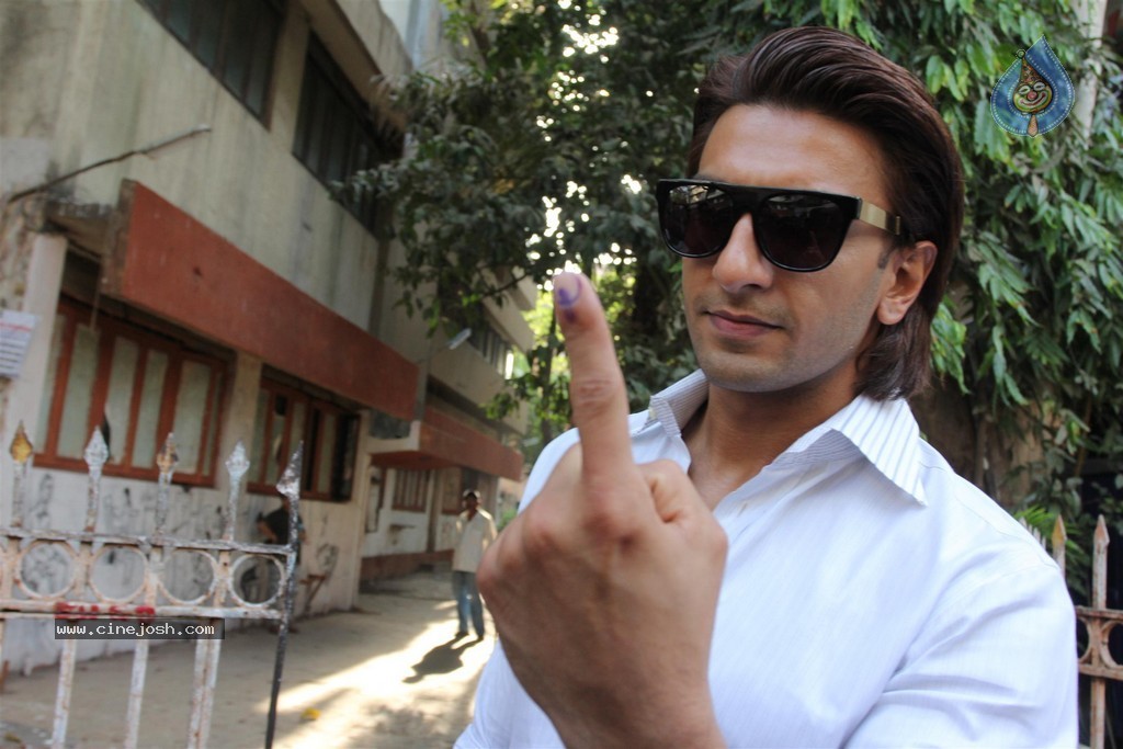 Bolly Celebs Snapped Voting for Loksabha Polls 2014 - 182 / 233 photos