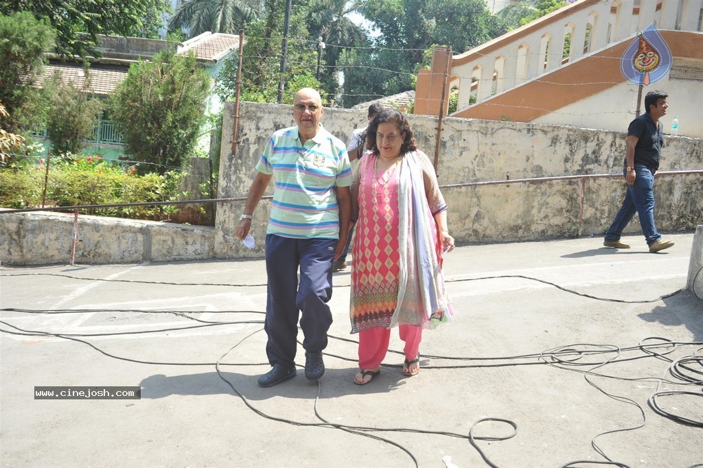 Bolly Celebs Snapped Voting for Loksabha Polls 2014 - 195 / 233 photos