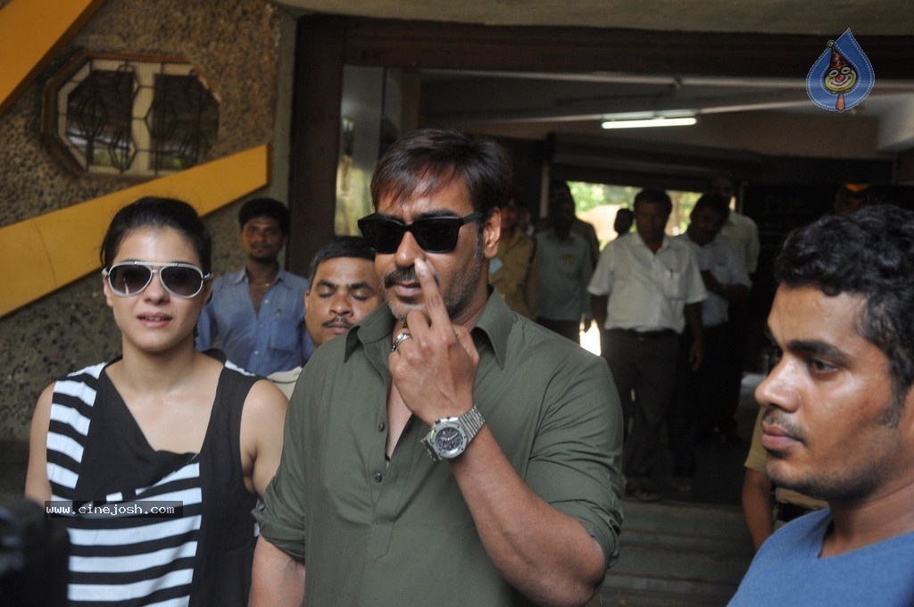 Bolly Celebs Snapped Voting for Loksabha Polls 2014 - 209 / 233 photos