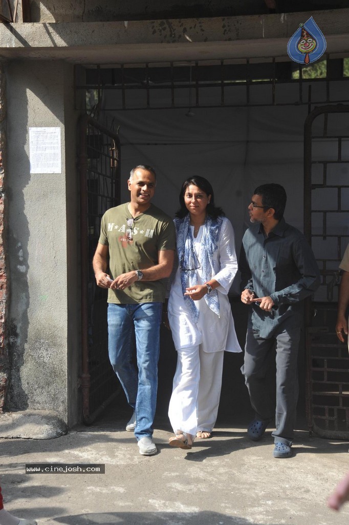 Bolly Celebs Snapped Voting for Loksabha Polls 2014 - 213 / 233 photos