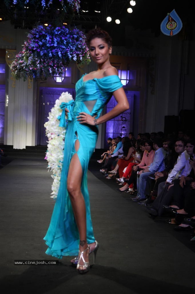 Bolly Celebs Walks the Ramp at AVIBFW- 01 - 25 / 118 photos