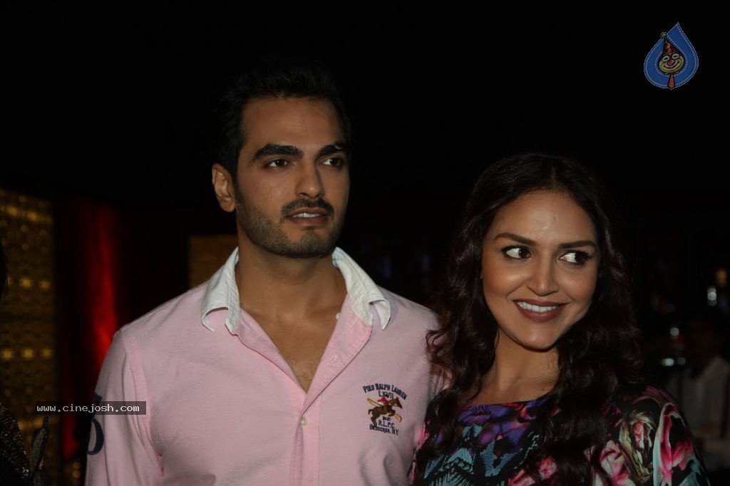 Bolly Celebs Walks the Ramp at AVIBFW- 01 - 29 / 118 photos