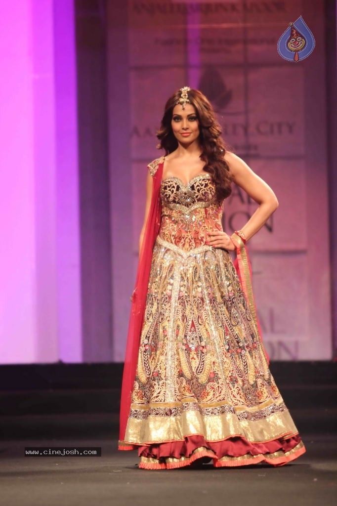 Bolly Celebs Walks the Ramp at AVIBFW- 01 - 38 / 118 photos