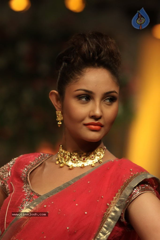 Bolly Celebs Walks the Ramp at AVIBFW- 01 - 46 / 118 photos