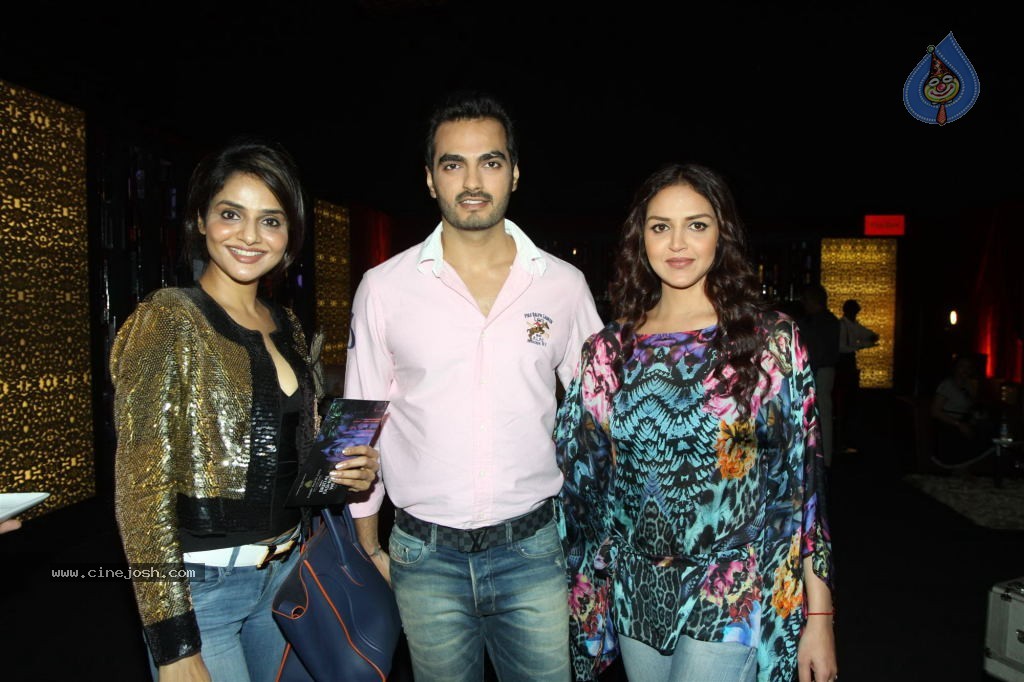 Bolly Celebs Walks the Ramp at AVIBFW- 01 - 49 / 118 photos