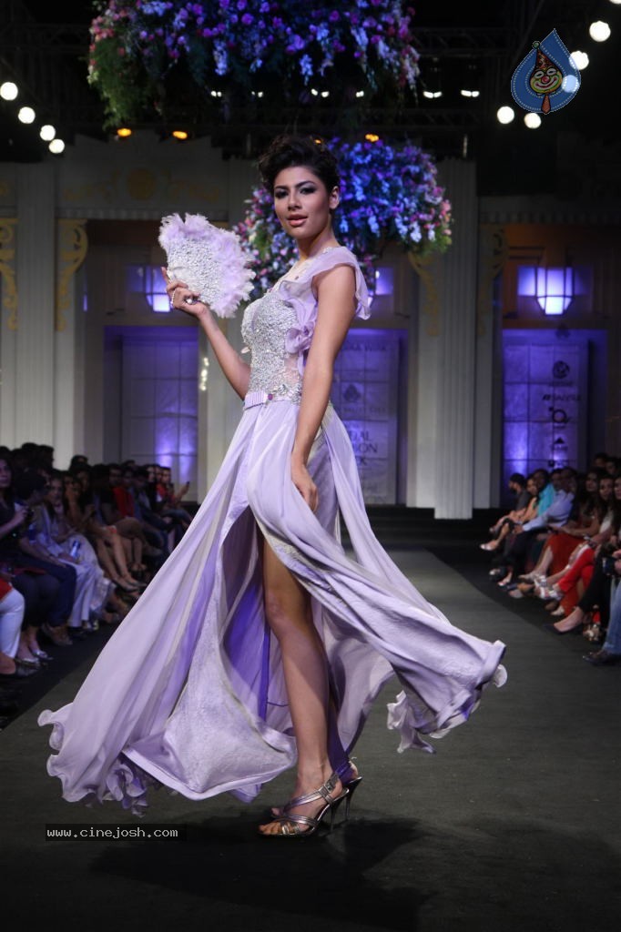 Bolly Celebs Walks the Ramp at AVIBFW- 01 - 51 / 118 photos