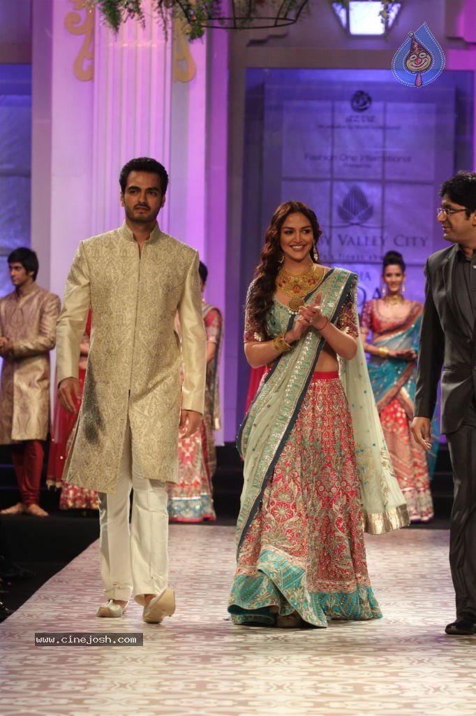 Bolly Celebs Walks the Ramp at AVIBFW- 01 - 63 / 118 photos