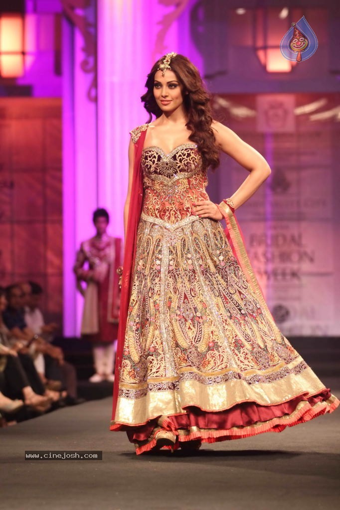 Bolly Celebs Walks the Ramp at AVIBFW- 01 - 64 / 118 photos