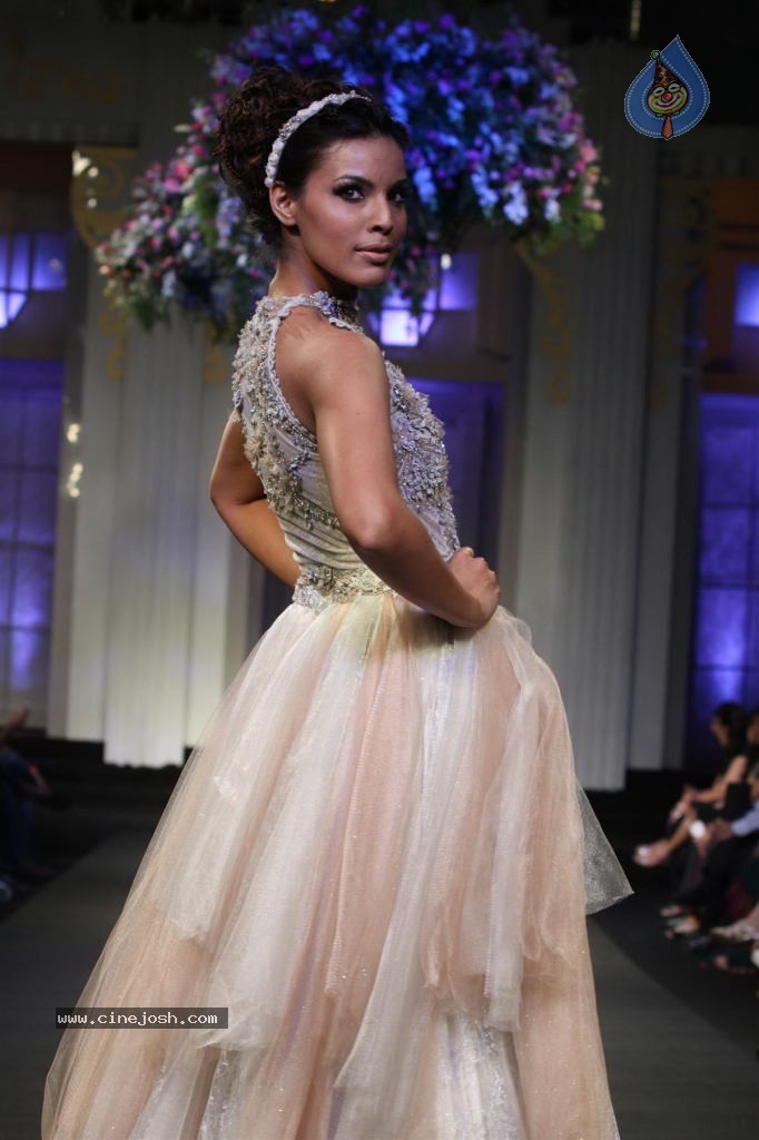 Bolly Celebs Walks the Ramp at AVIBFW- 01 - 91 / 118 photos