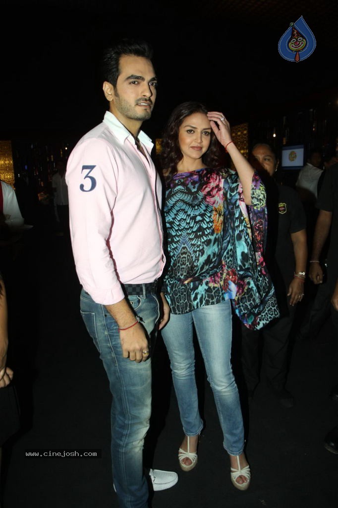 Bolly Celebs Walks the Ramp at AVIBFW- 01 - 94 / 118 photos