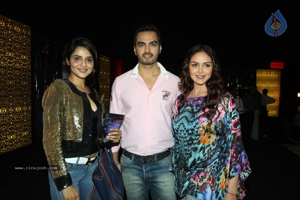 Bolly Celebs Walks the Ramp at AVIBFW- 01 - 97 / 118 photos