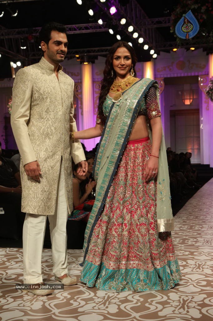 Bolly Celebs Walks the Ramp at AVIBFW- 01 - 99 / 118 photos