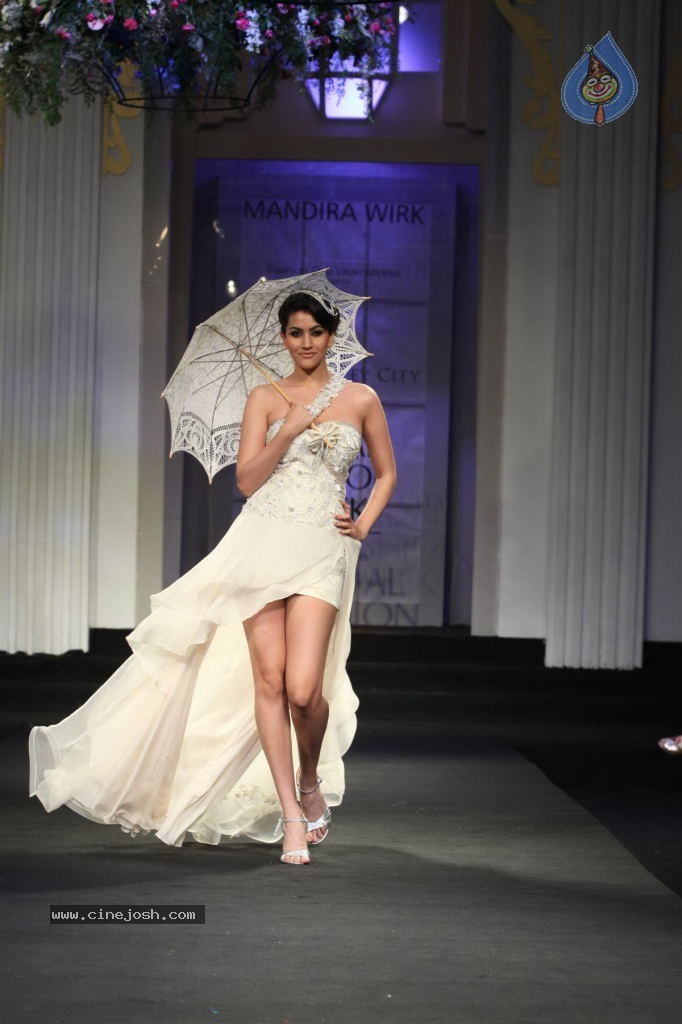 Bolly Celebs Walks the Ramp at AVIBFW- 01 - 101 / 118 photos