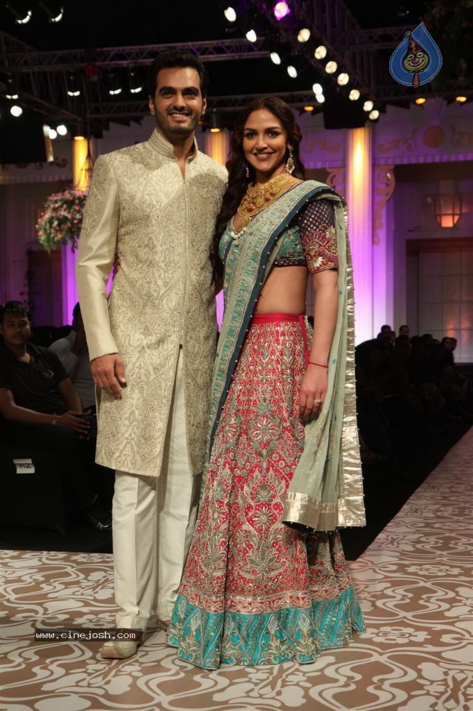 Bolly Celebs Walks the Ramp at AVIBFW- 01 - 106 / 118 photos