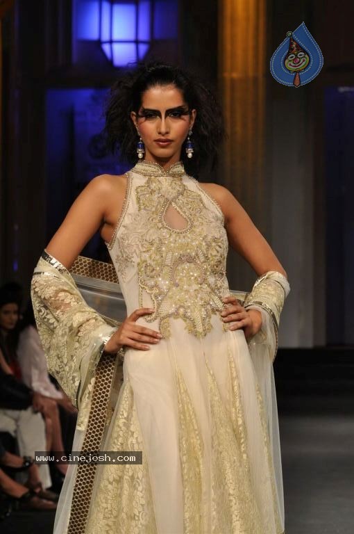 Bolly Celebs Walks the Ramp at AVIBFW- 02 - 17 / 115 photos