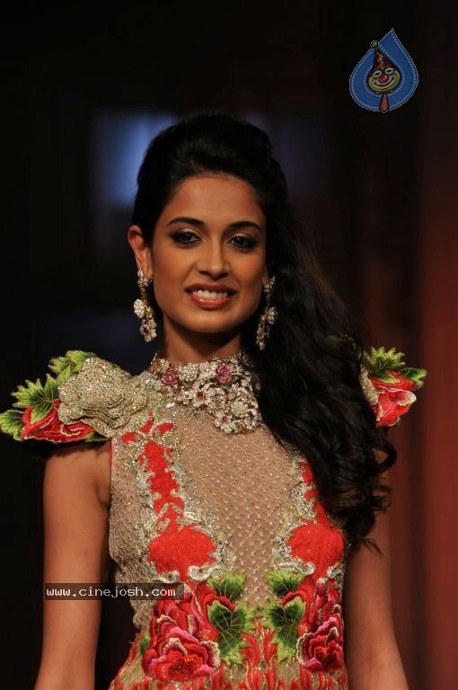 Bolly Celebs Walks the Ramp at AVIBFW- 02 - 20 / 115 photos