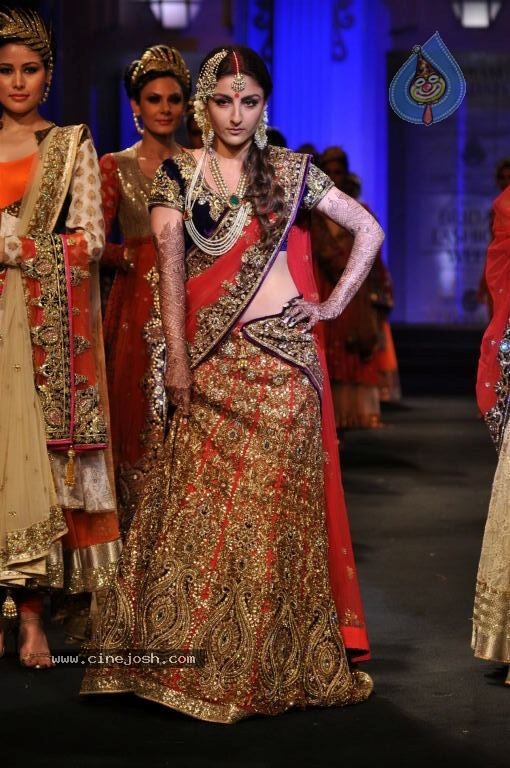 Bolly Celebs Walks the Ramp at AVIBFW- 02 - 31 / 115 photos