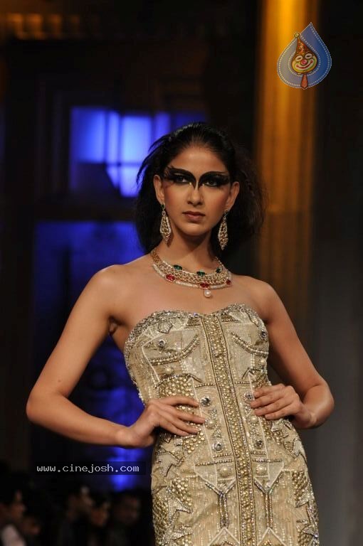 Bolly Celebs Walks the Ramp at AVIBFW- 02 - 71 / 115 photos