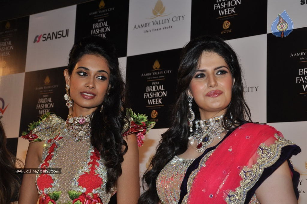 Bolly Celebs Walks the Ramp at AVIBFW- 02 - 85 / 115 photos