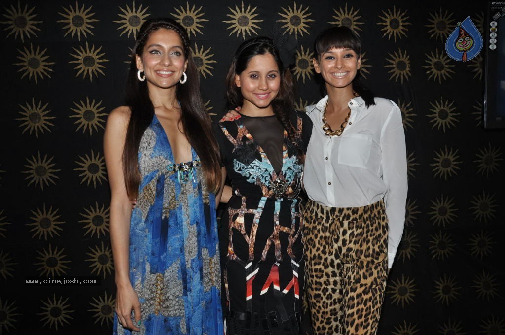 Bolly Celebs Walks the Ramp at AVIBFW- 02 - 93 / 115 photos