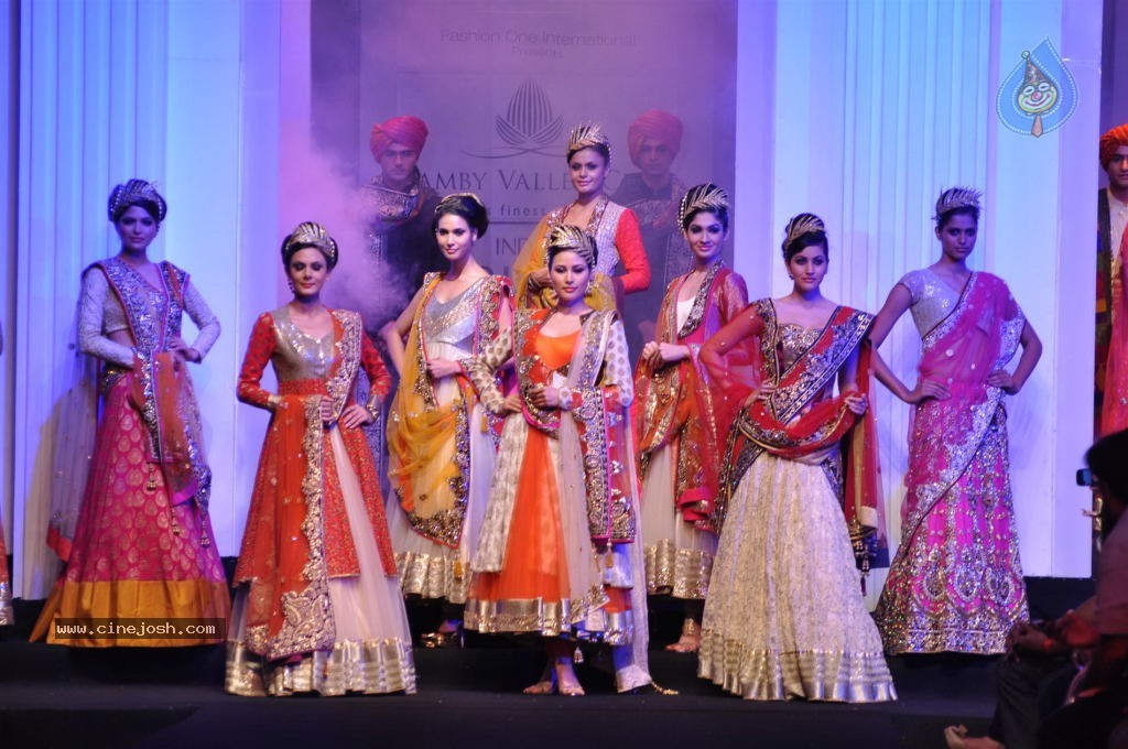 Bolly Celebs Walks the Ramp at AVIBFW- 02 - 100 / 115 photos