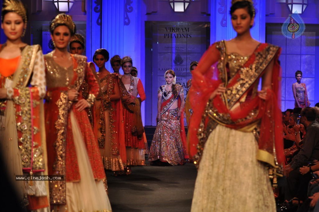 Bolly Celebs Walks the Ramp at AVIBFW- 02 - 107 / 115 photos