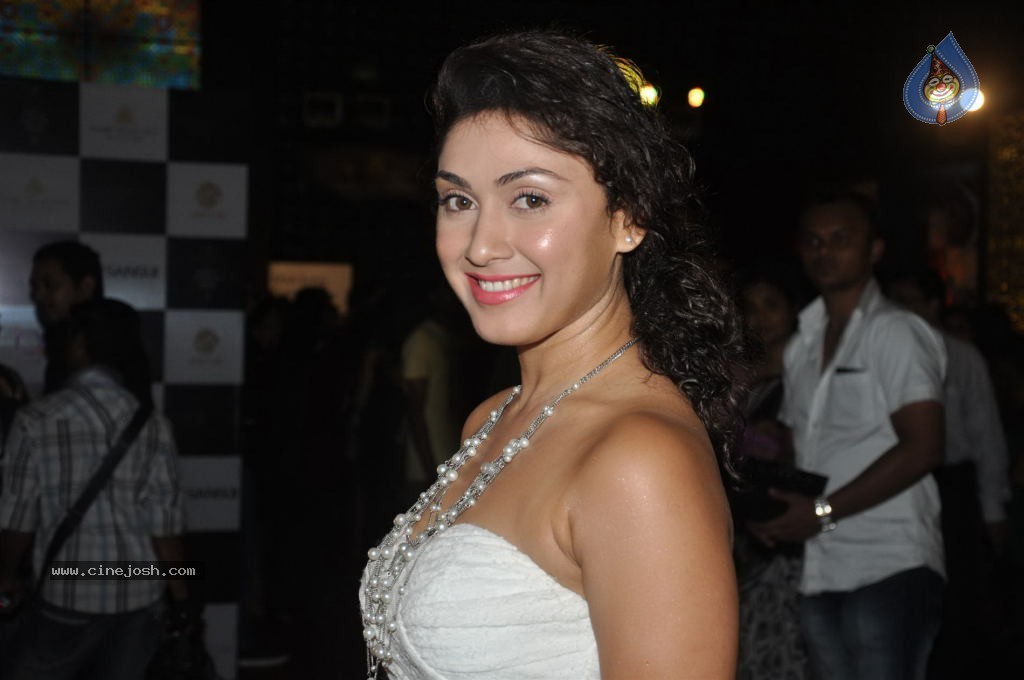Bolly Celebs Walks the Ramp at AVIBFW- 02 - 109 / 115 photos