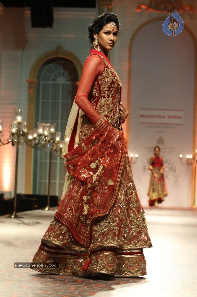Bolly Celebs Walks the Ramp at AVIBW - 36 / 101 photos