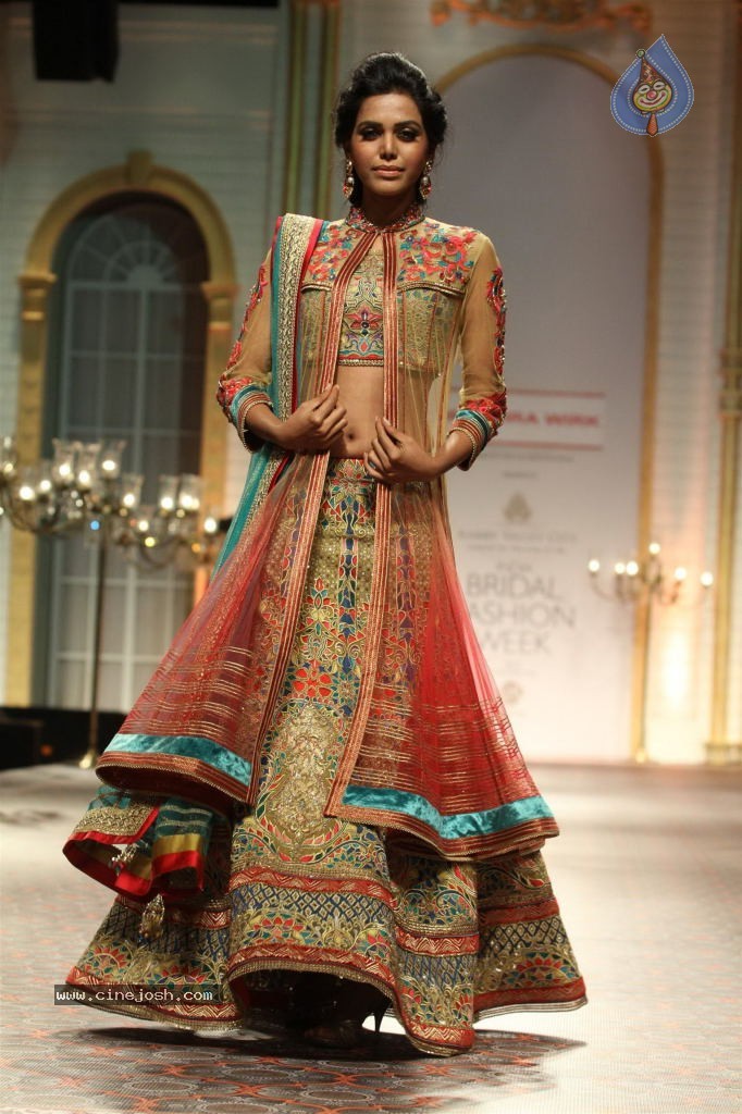 Bolly Celebs Walks the Ramp at AVIBW - 38 / 101 photos