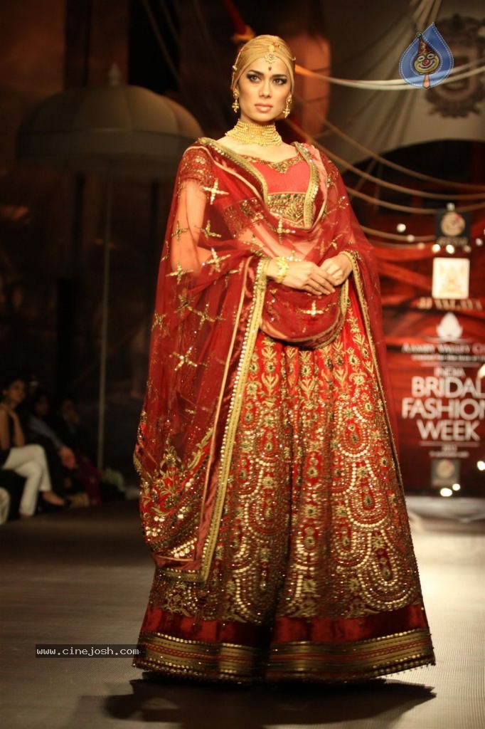 Bolly Celebs Walks the Ramp at AVIBW - 43 / 101 photos