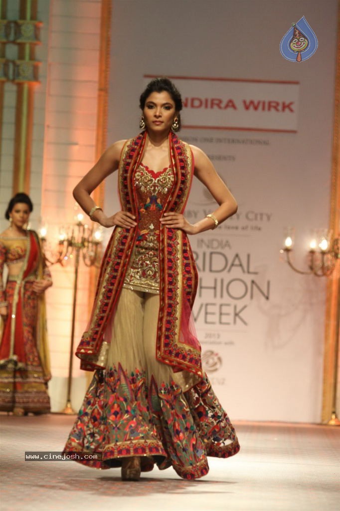 Bolly Celebs Walks the Ramp at AVIBW - 68 / 101 photos