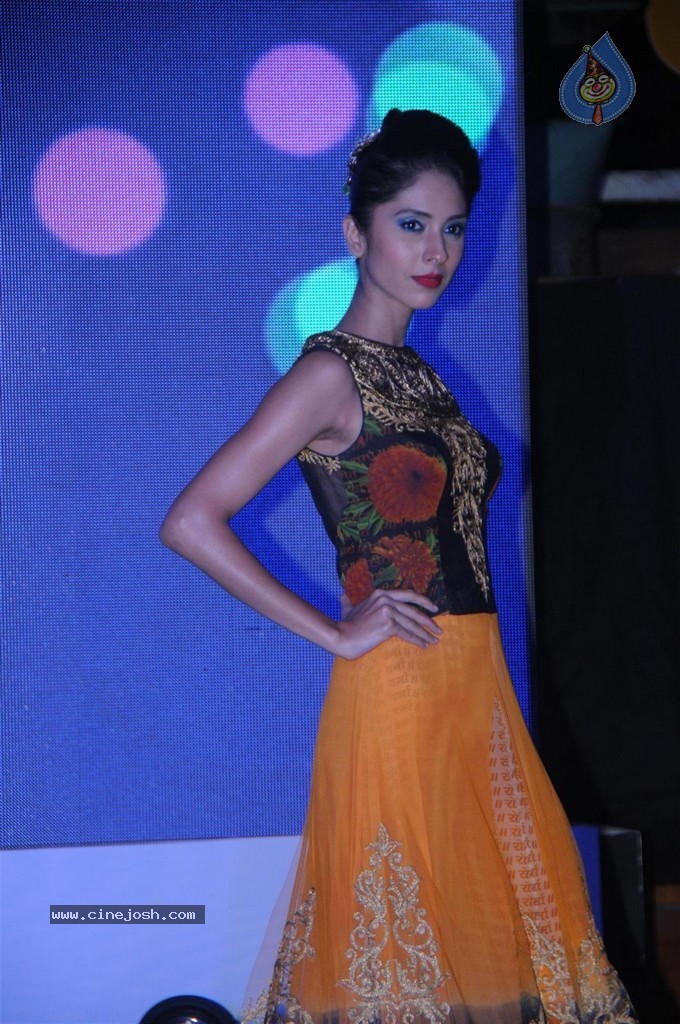 Bolly Celebs Walks the Ramp at Club Wear Fashion Show - 18 / 123 photos