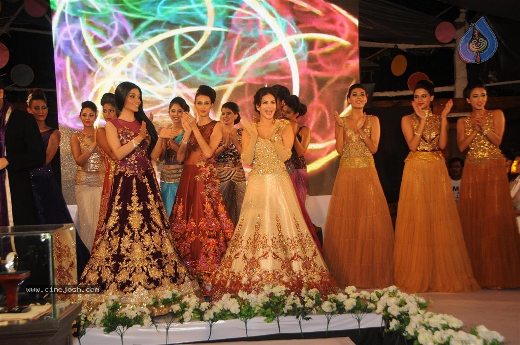Bolly Celebs Walks the Ramp at Club Wear Fashion Show - 25 / 123 photos