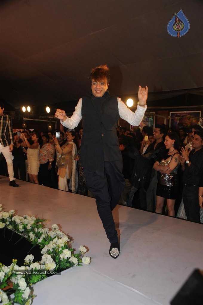 Bolly Celebs Walks the Ramp at Club Wear Fashion Show - 39 / 123 photos