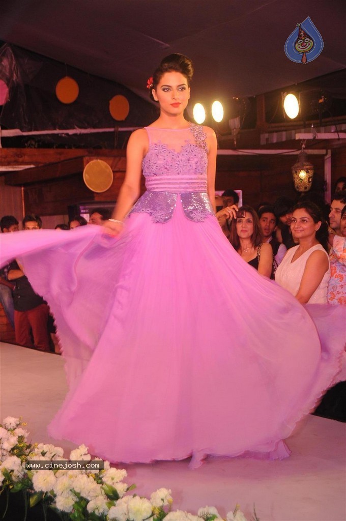 Bolly Celebs Walks the Ramp at Club Wear Fashion Show - 51 / 123 photos