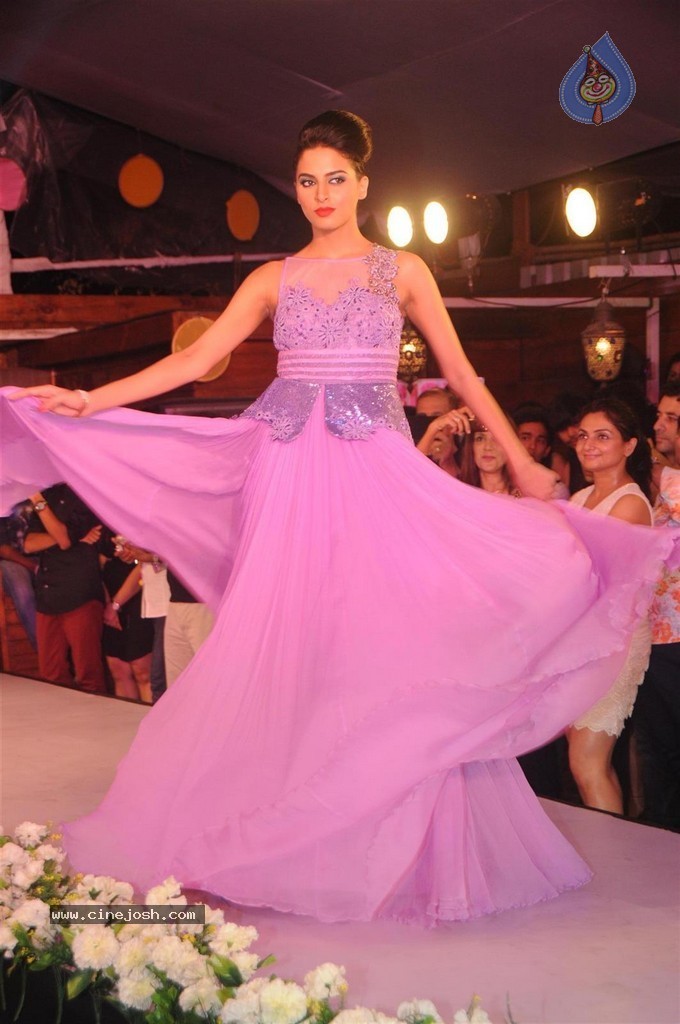 Bolly Celebs Walks the Ramp at Club Wear Fashion Show - 53 / 123 photos