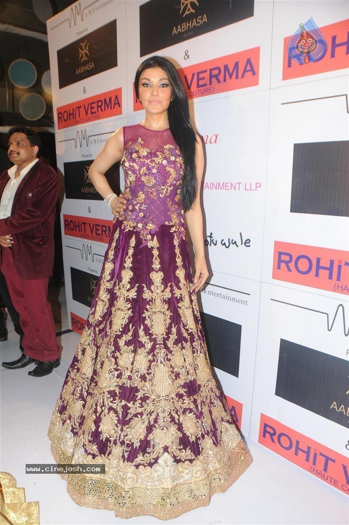 Bolly Celebs Walks the Ramp at Club Wear Fashion Show - 54 / 123 photos