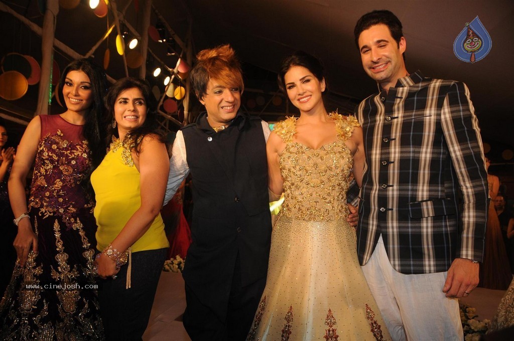 Bolly Celebs Walks the Ramp at Club Wear Fashion Show - 65 / 123 photos