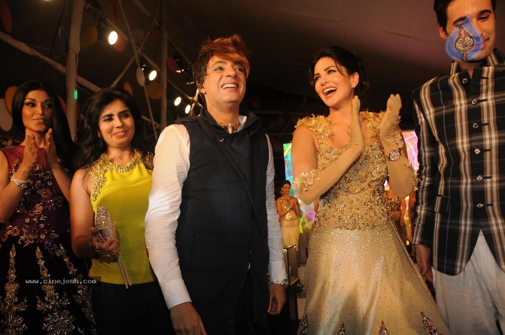 Bolly Celebs Walks the Ramp at Club Wear Fashion Show - 67 / 123 photos