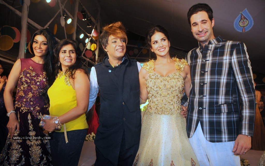Bolly Celebs Walks the Ramp at Club Wear Fashion Show - 69 / 123 photos
