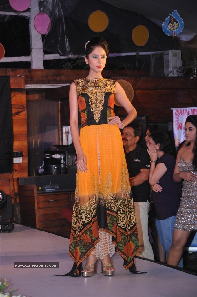 Bolly Celebs Walks the Ramp at Club Wear Fashion Show - 71 / 123 photos