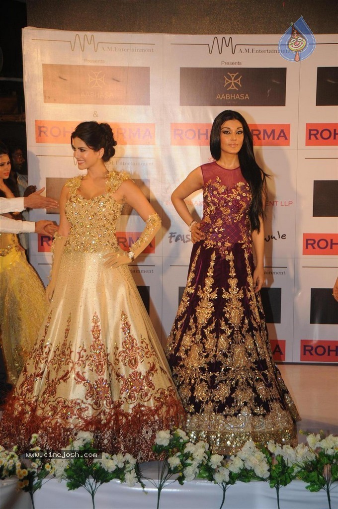 Bolly Celebs Walks the Ramp at Club Wear Fashion Show - 72 / 123 photos