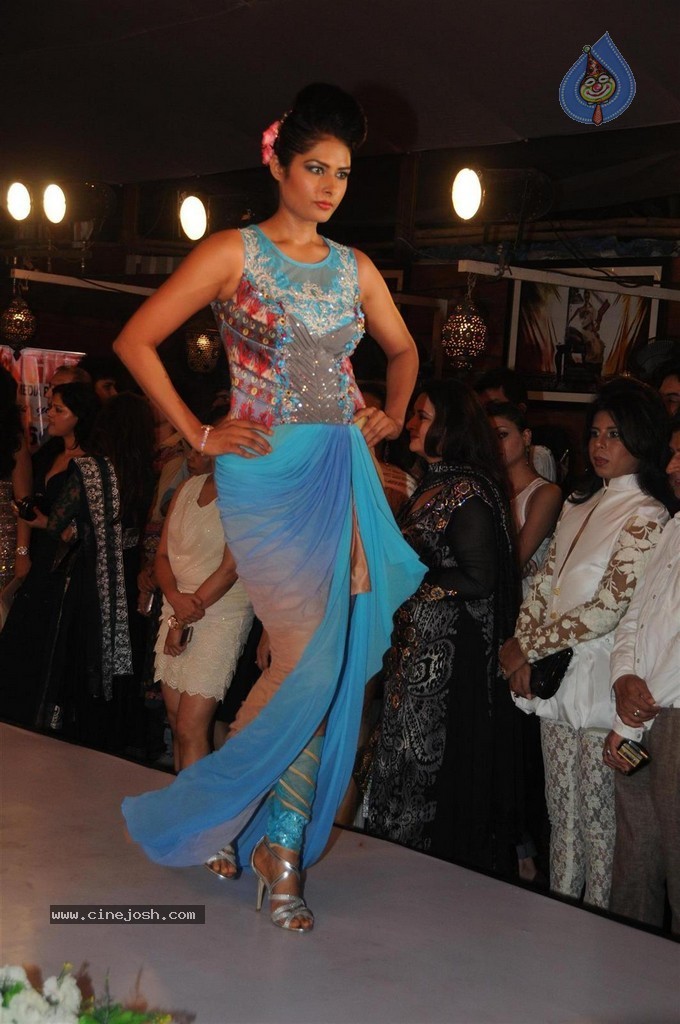 Bolly Celebs Walks the Ramp at Club Wear Fashion Show - 73 / 123 photos