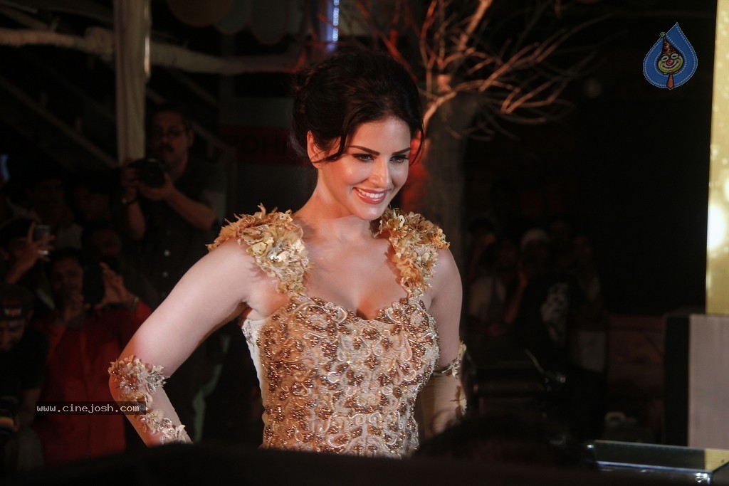 Bolly Celebs Walks the Ramp at Club Wear Fashion Show - 74 / 123 photos