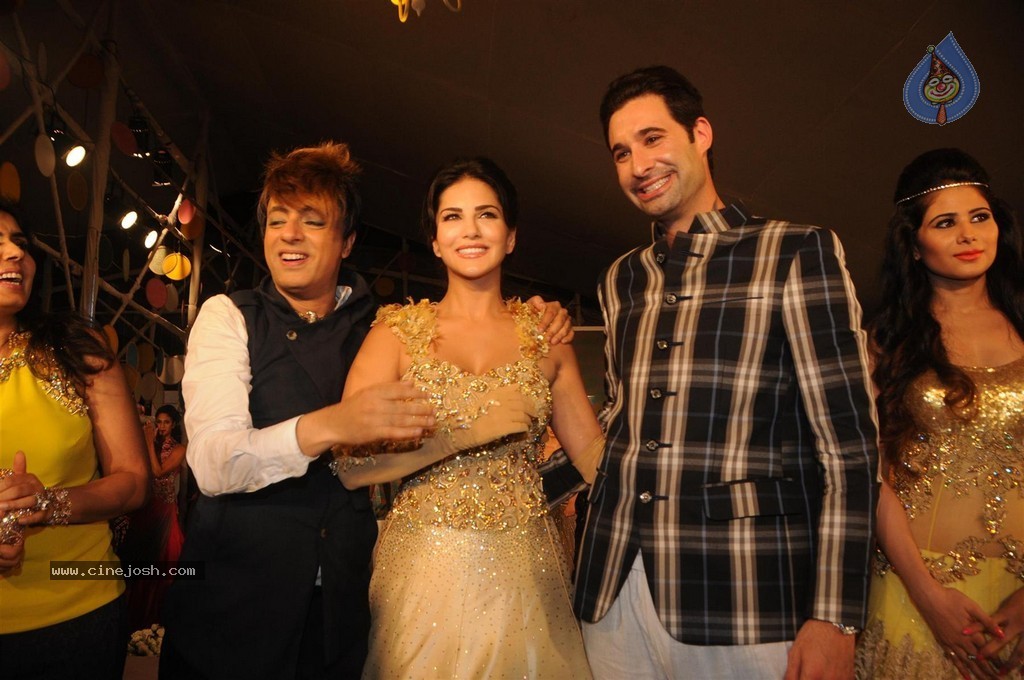 Bolly Celebs Walks the Ramp at Club Wear Fashion Show - 78 / 123 photos