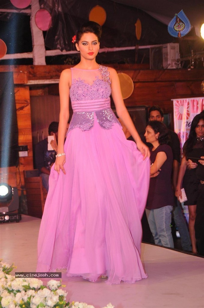 Bolly Celebs Walks the Ramp at Club Wear Fashion Show - 80 / 123 photos