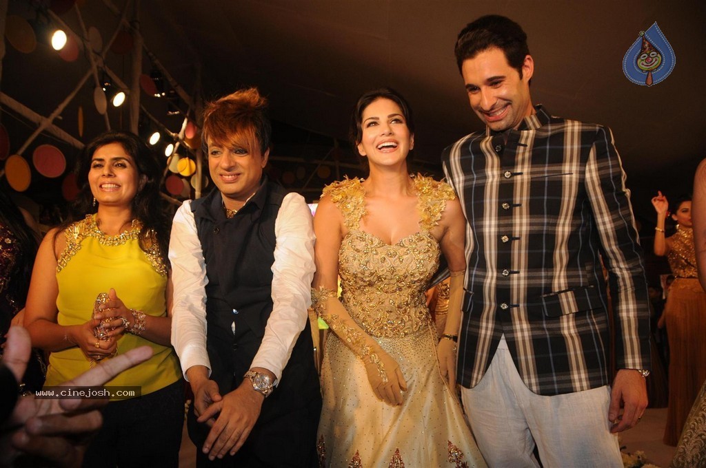 Bolly Celebs Walks the Ramp at Club Wear Fashion Show - 91 / 123 photos