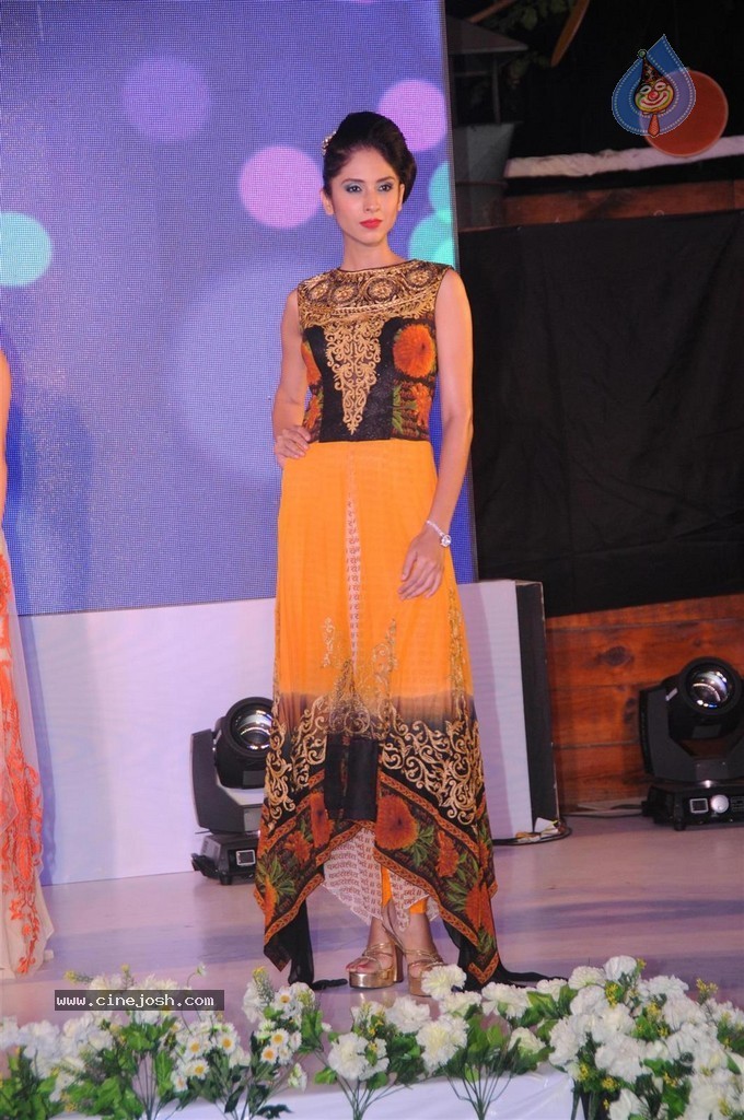 Bolly Celebs Walks the Ramp at Club Wear Fashion Show - 92 / 123 photos