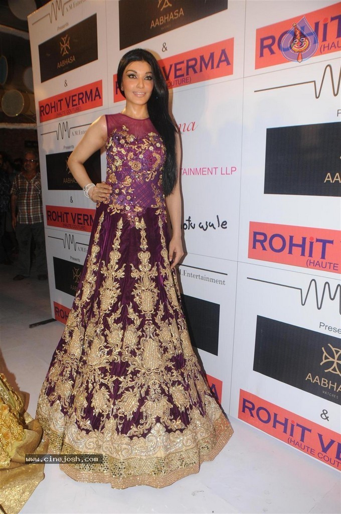 Bolly Celebs Walks the Ramp at Club Wear Fashion Show - 106 / 123 photos