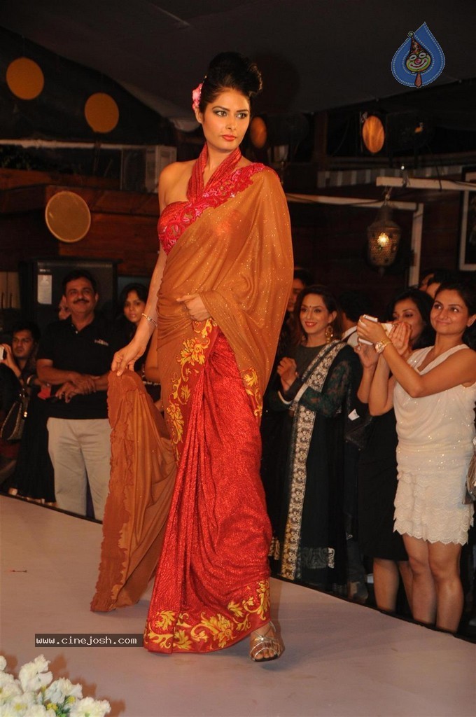 Bolly Celebs Walks the Ramp at Club Wear Fashion Show - 115 / 123 photos